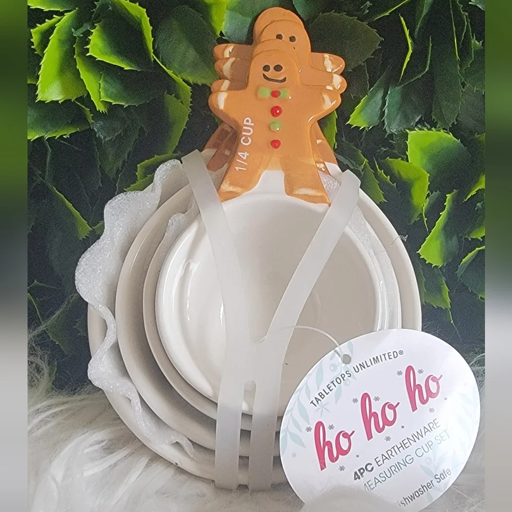 NWT Gingerbread Measuring Cup Set